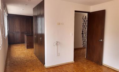 Casa en Renta en calle cerrada con vigilancia en Lomas de Tecamachalco