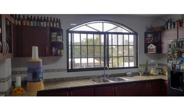 EL CARMEN / 2 NIVELES / 4 HABITACION / 562M / TERRAZA