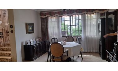 EL CARMEN / 2 NIVELES / 4 HABITACION / 562M / TERRAZA