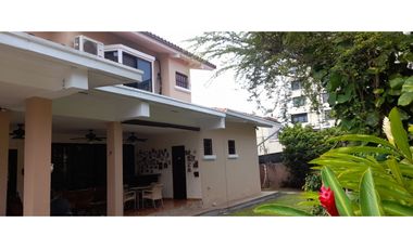 EL CARMEN / 2 NIVELES / 4 HABITACION / 562M / TERRAZA