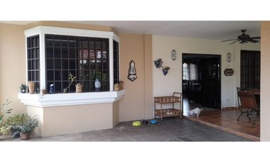 EL CARMEN / 2 NIVELES / 4 HABITACION / 562M / TERRAZA