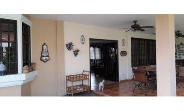 EL CARMEN / 2 NIVELES / 4 HABITACION / 562M / TERRAZA