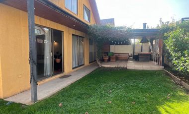 Venta Casa 4D/3B - Colina