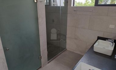 Casa Venta en esquina en Residencial Arbolada de 3 recs y 2.5 baños Cancun Quintana Roo