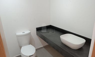 Casa Venta en esquina en Residencial Arbolada de 3 recs y 2.5 baños Cancun Quintana Roo