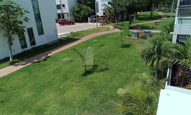 Casa Venta en esquina en Residencial Arbolada de 3 recs y 2.5 baños Cancun Quintana Roo