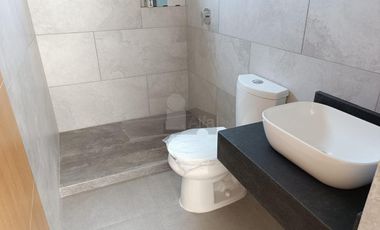 Casa Venta en esquina en Residencial Arbolada de 3 recs y 2.5 baños Cancun Quintana Roo
