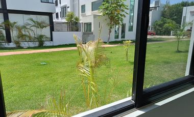 Casa Venta en esquina en Residencial Arbolada de 3 recs y 2.5 baños Cancun Quintana Roo