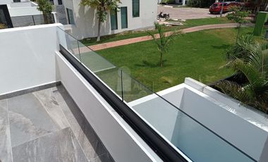 Casa Venta en esquina en Residencial Arbolada de 3 recs y 2.5 baños Cancun Quintana Roo