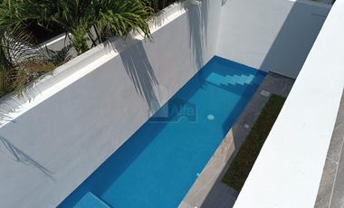 Casa Venta en esquina en Residencial Arbolada de 3 recs y 2.5 baños Cancun Quintana Roo