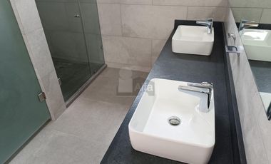 Casa Venta en esquina en Residencial Arbolada de 3 recs y 2.5 baños Cancun Quintana Roo