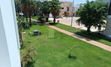 Casa Venta en esquina en Residencial Arbolada de 3 recs y 2.5 baños Cancun Quintana Roo