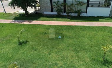 Casa Venta en esquina en Residencial Arbolada de 3 recs y 2.5 baños Cancun Quintana Roo
