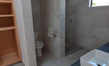 Casa Venta en esquina en Residencial Arbolada de 3 recs y 2.5 baños Cancun Quintana Roo