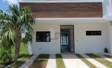 Casa Venta en esquina en Residencial Arbolada de 3 recs y 2.5 baños Cancun Quintana Roo