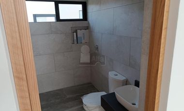 Casa Venta en esquina en Residencial Arbolada de 3 recs y 2.5 baños Cancun Quintana Roo