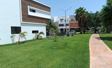 Casa Venta en esquina en Residencial Arbolada de 3 recs y 2.5 baños Cancun Quintana Roo