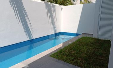 Casa Venta en esquina en Residencial Arbolada de 3 recs y 2.5 baños Cancun Quintana Roo