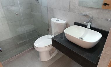 Casa Venta en esquina en Residencial Arbolada de 3 recs y 2.5 baños Cancun Quintana Roo