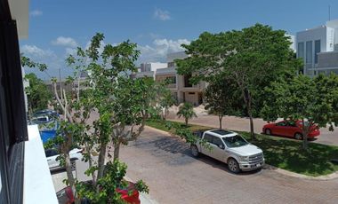 Casa Venta en esquina en Residencial Arbolada de 3 recs y 2.5 baños Cancun Quintana Roo