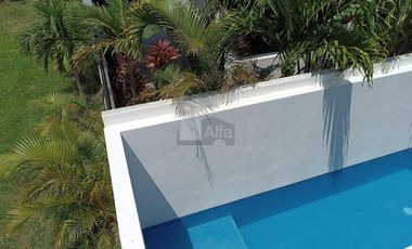 Casa Venta en esquina en Residencial Arbolada de 3 recs y 2.5 baños Cancun Quintana Roo