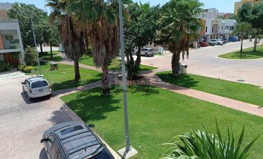 Casa Venta en esquina en Residencial Arbolada de 3 recs y 2.5 baños Cancun Quintana Roo