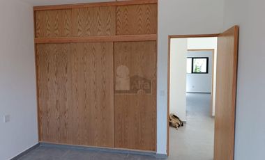 Casa Venta en esquina en Residencial Arbolada de 3 recs y 2.5 baños Cancun Quintana Roo
