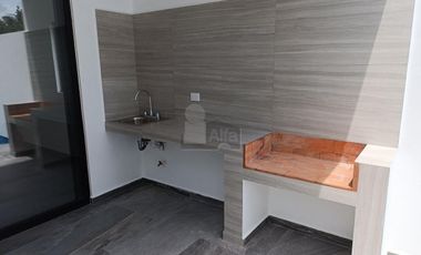 Casa Venta en esquina en Residencial Arbolada de 3 recs y 2.5 baños Cancun Quintana Roo