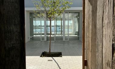 Casa a la laguna central en Marinas Puertos del Lago Escobar