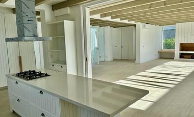 Casa a la laguna central en Marinas Puertos del Lago Escobar