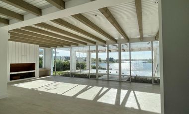 Casa a la laguna central en Marinas Puertos del Lago Escobar