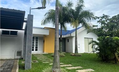 VENTA/ARRIENDO CASA CAMPESTRE UN  PISO PALMA REAL    VILLAVICENCIO