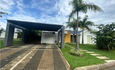 VENTA/ARRIENDO CASA CAMPESTRE UN  PISO PALMA REAL    VILLAVICENCIO
