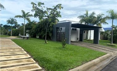 VENTA/ARRIENDO CASA CAMPESTRE UN  PISO PALMA REAL    VILLAVICENCIO