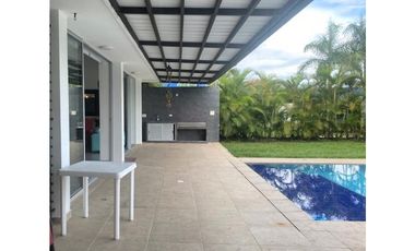 VENTA/ARRIENDO CASA CAMPESTRE UN  PISO PALMA REAL    VILLAVICENCIO