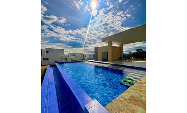 En Venta Casa Urbana 202 m2, Urbanización Cerrada La Mesa Cundinamarca