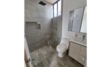 En Venta Casa Urbana 202 m2, Urbanización Cerrada La Mesa Cundinamarca
