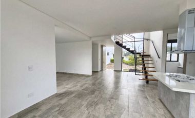 En Venta Casa Urbana 202 m2, Urbanización Cerrada La Mesa Cundinamarca