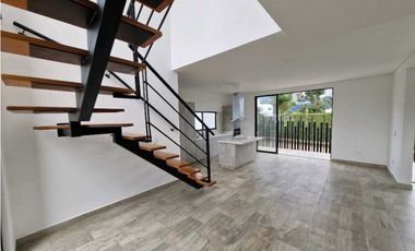 En Venta Casa Urbana 202 m2, Urbanización Cerrada La Mesa Cundinamarca