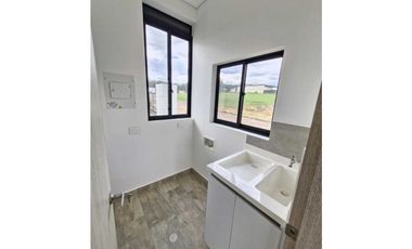 En Venta Casa Urbana 202 m2, Urbanización Cerrada La Mesa Cundinamarca