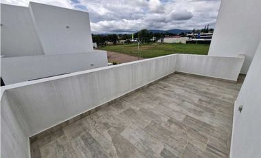 En Venta Casa Urbana 202 m2, Urbanización Cerrada La Mesa Cundinamarca
