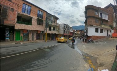 Alquilo Local Barrio Rosalpi, Bello