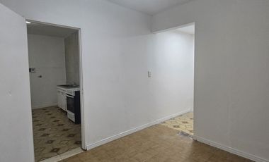 Neuquen Alquiler Casa 1 dormitorio con entrada para vehiculo Barrio Mariano Moreno