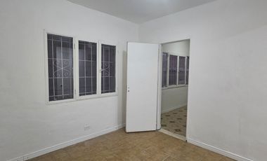 Neuquen Alquiler Casa 1 dormitorio con entrada para vehiculo Barrio Mariano Moreno