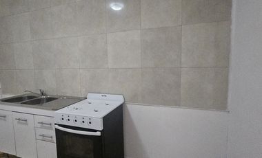 Neuquen Alquiler Casa 1 dormitorio con entrada para vehiculo Barrio Mariano Moreno