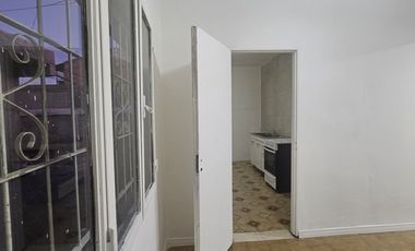 Neuquen Alquiler Casa 1 dormitorio con entrada para vehiculo Barrio Mariano Moreno
