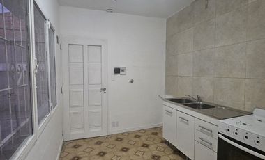Neuquen Alquiler Casa 1 dormitorio con entrada para vehiculo Barrio Mariano Moreno