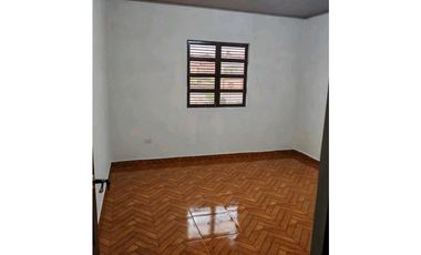 EN VENTA CASA DE DOS PISOS ALTO.BOQUETE