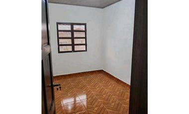 EN VENTA CASA DE DOS PISOS ALTO.BOQUETE