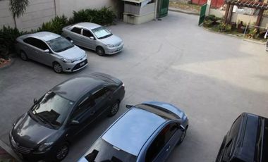 Comfortable Two Bedroom Furnished Townhouse with Pool Access in Malabanias